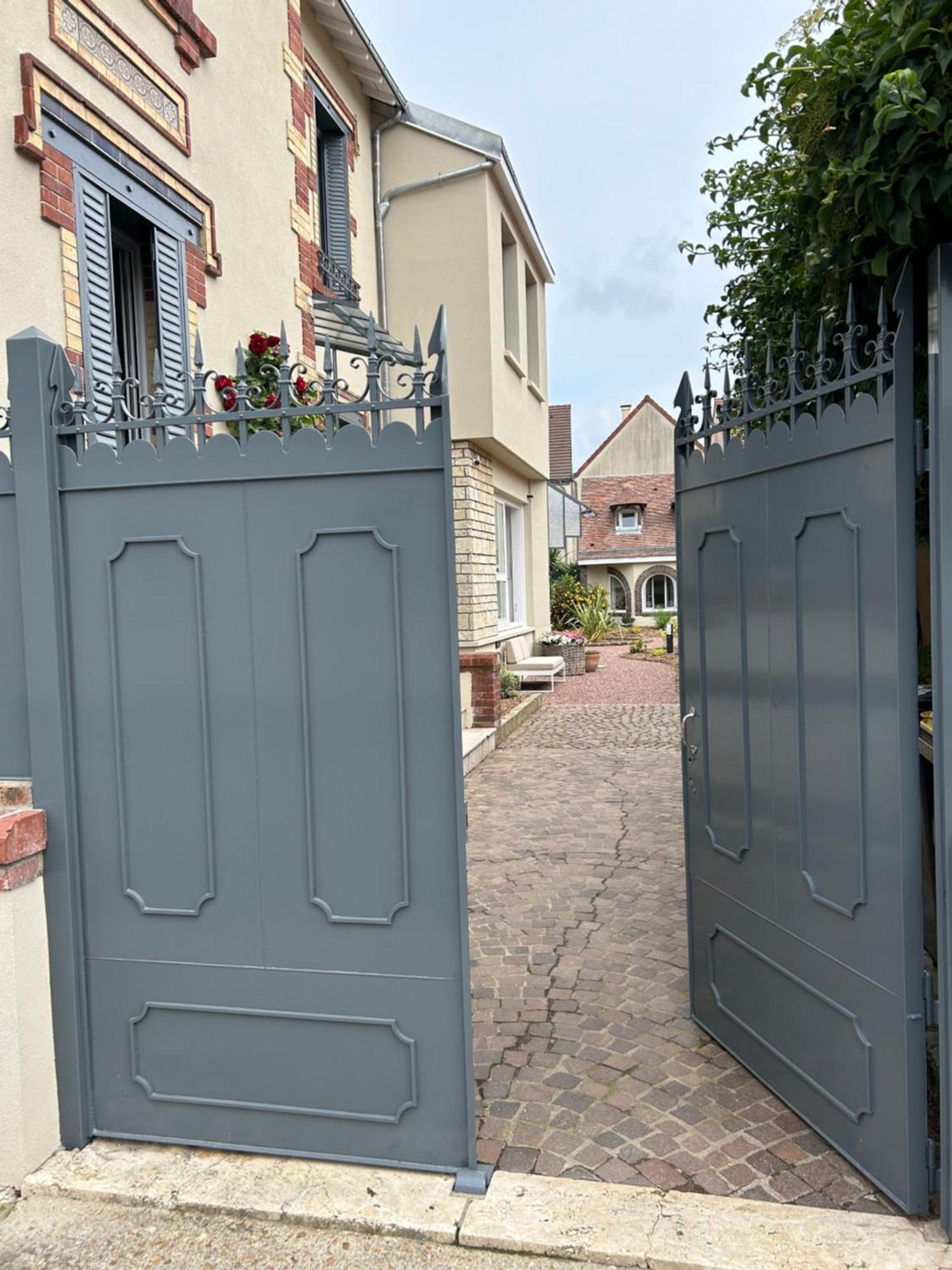 Le Carre Courtois Appartement Luisant Buitenkant foto